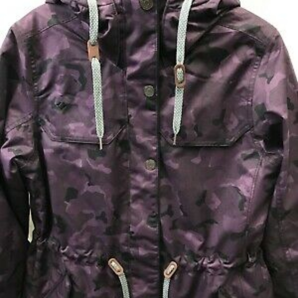 Obermeyer women's Celestia insulated magnetic camo ski jacket